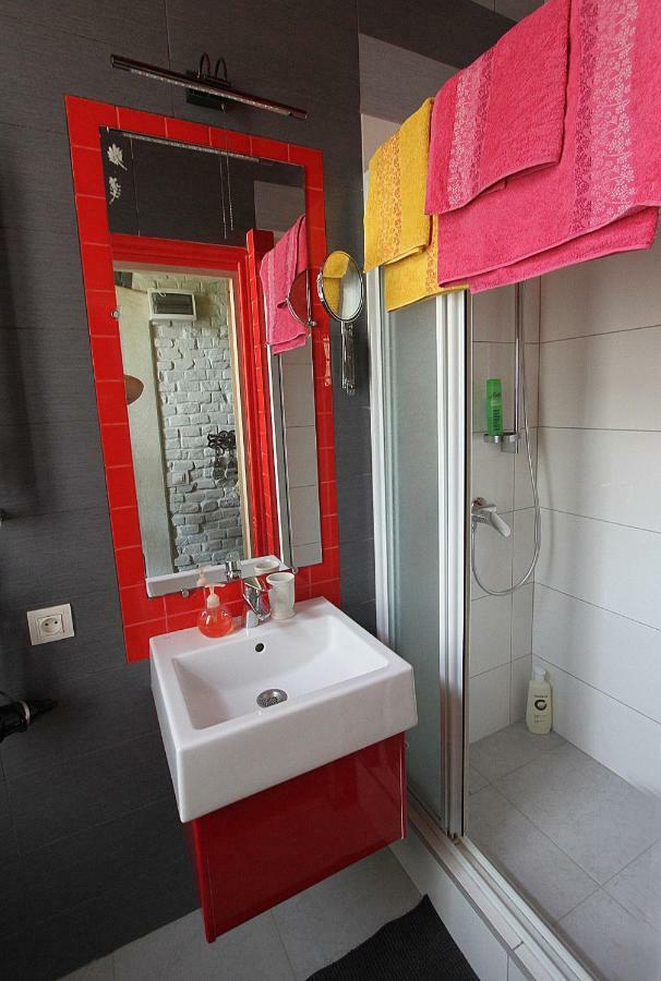 Cozy Compact Flat In The City Center Львов Экстерьер фото